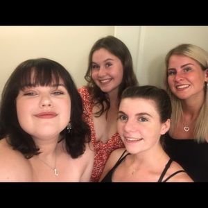 Meet your Posher, Julia